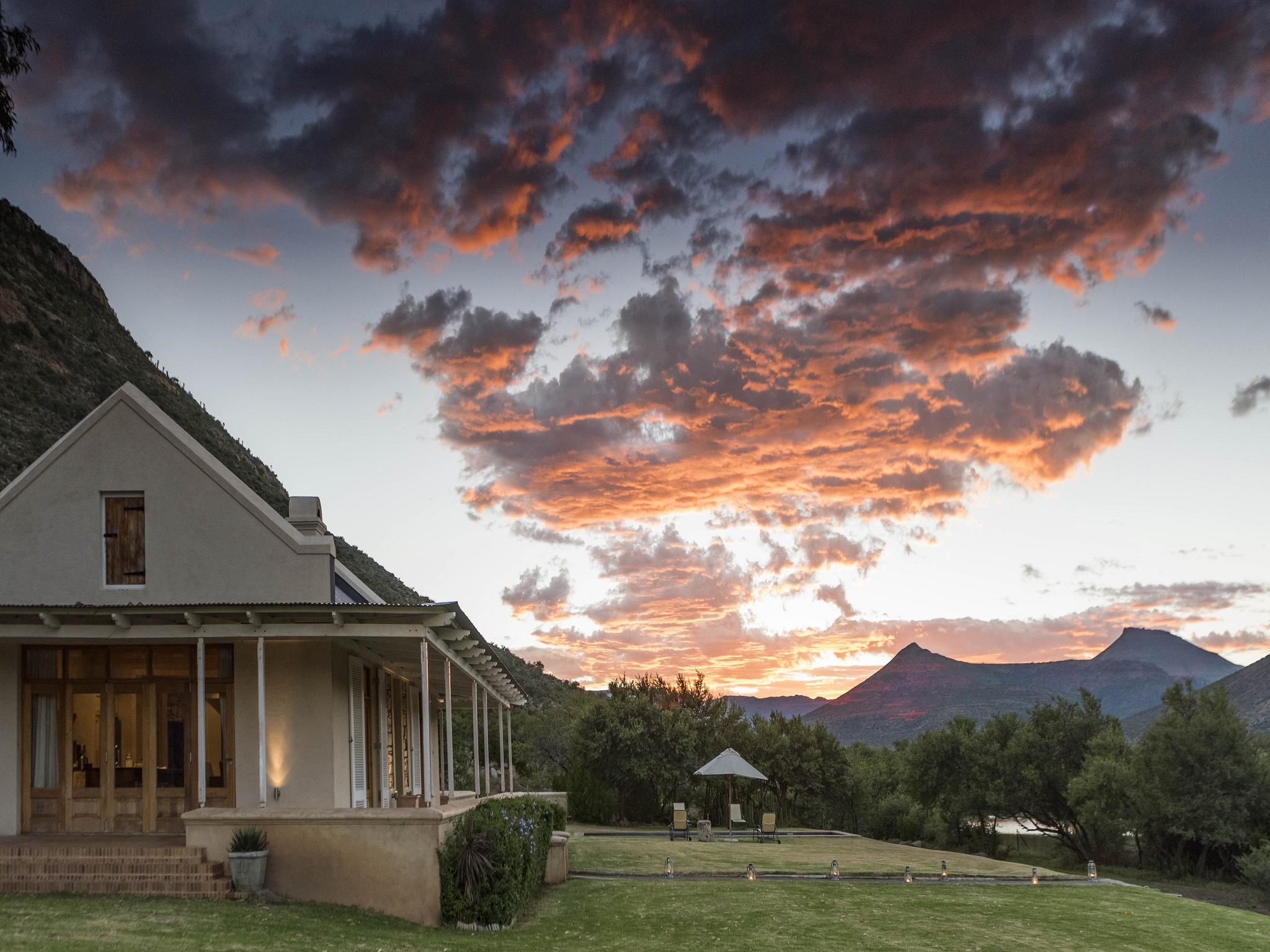 Mount Camdeboo Hotel กราฟฟ์-เรเน็ต ภายนอก รูปภาพ